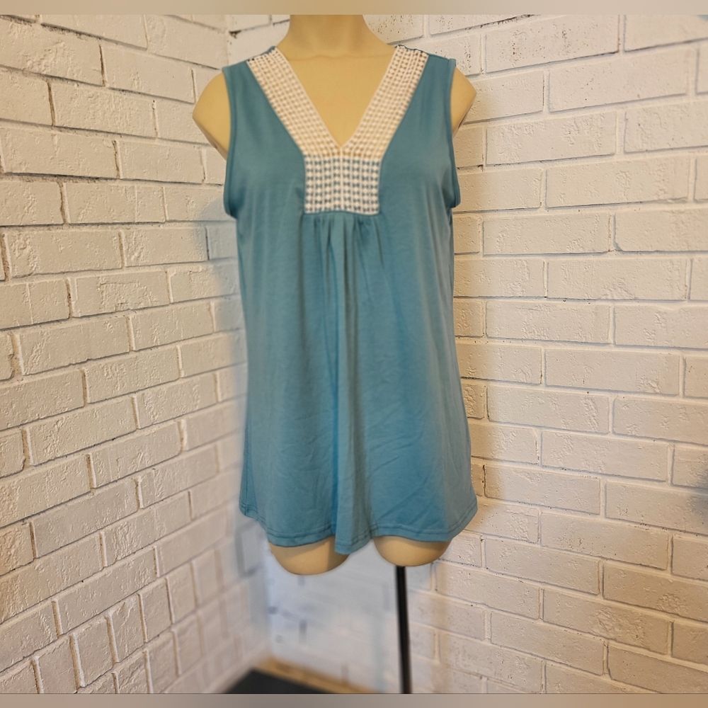 Light Teal Crinkle V-Neck Tank Top Small